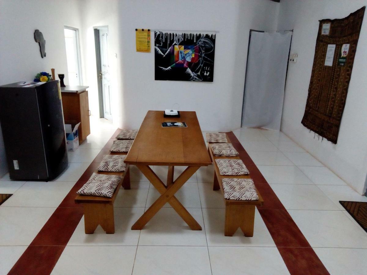 Ezime Guesthouse Accra Luaran gambar